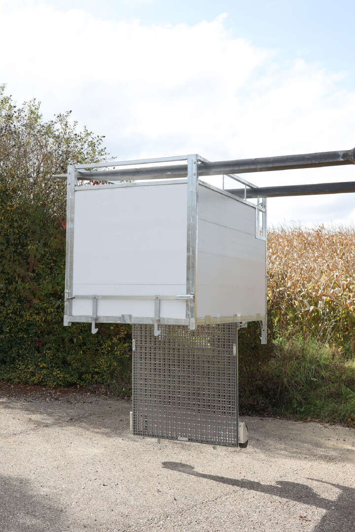 KERBL Kälberbox Premium mit schwenkbarem Boden